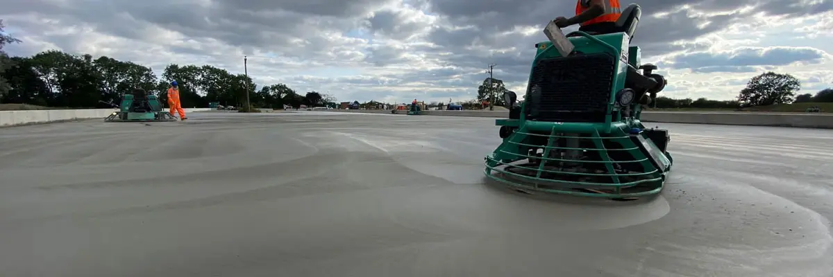 Mesin power trowel Ride On untuk finishing lantai beton